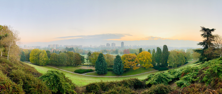 Vue levé de soleil panoramique de créteil, depuis le parc de créteil